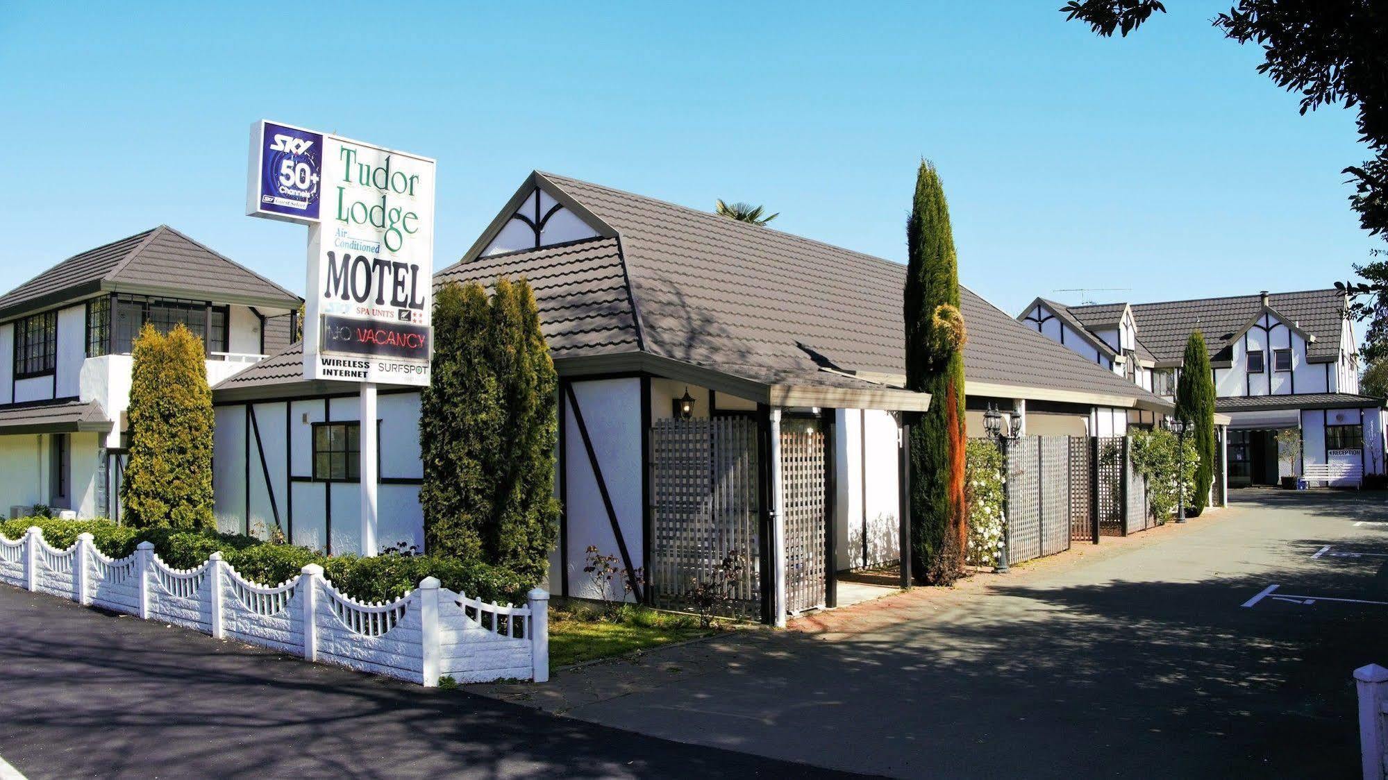 Tudor Lodge Motel Nelson Exterior photo